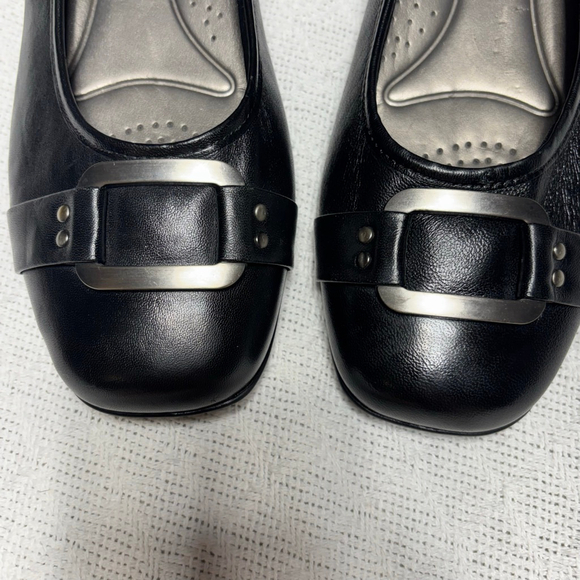 EUC Trotter's Black Sizzle Leather Ballerina Flat w/ Metal Buckle Women Sz 10W - Picture 11 of 12